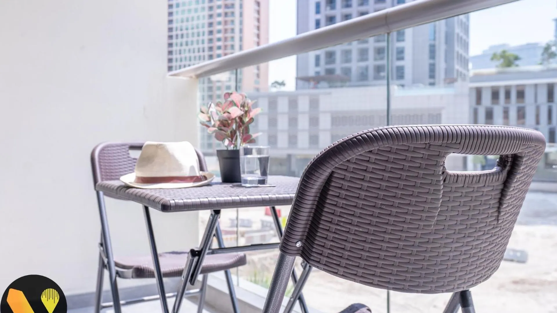Vogue Sterling East Near Dubai Mall & Burj Khalifa Apartment